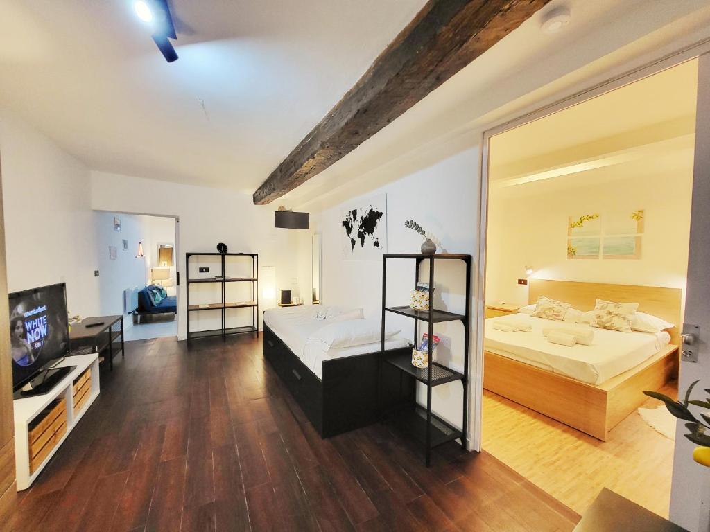 Casa Limone - City Center Apartment near Aquarium - 3
