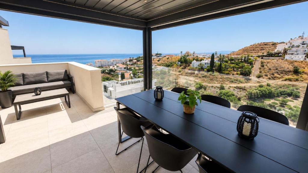Modern House with Private Pool and Hot Tub - access to gym, sauna & wellness centre - 2