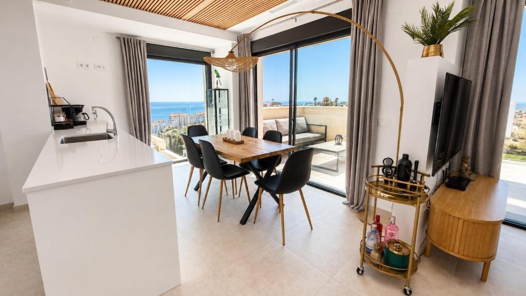 Modern House with Private Pool and Hot Tub - access to gym, sauna & wellness centre - 4