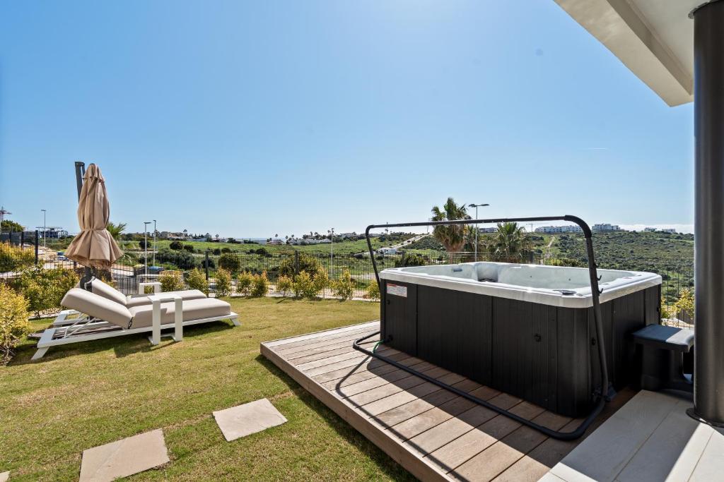 Luxury 3BR Apt - Jacuzzi, Garden and Pool - 1