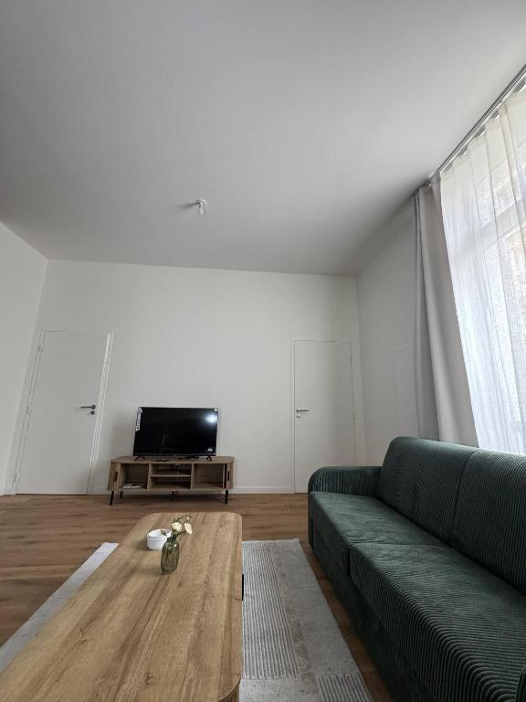 Elegant 2-Bedroom Apartment in the Heart of Paris - 3