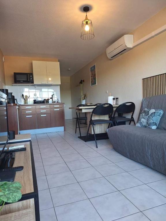 Agréable appartement T2 à 400 mètres de la plage - 2