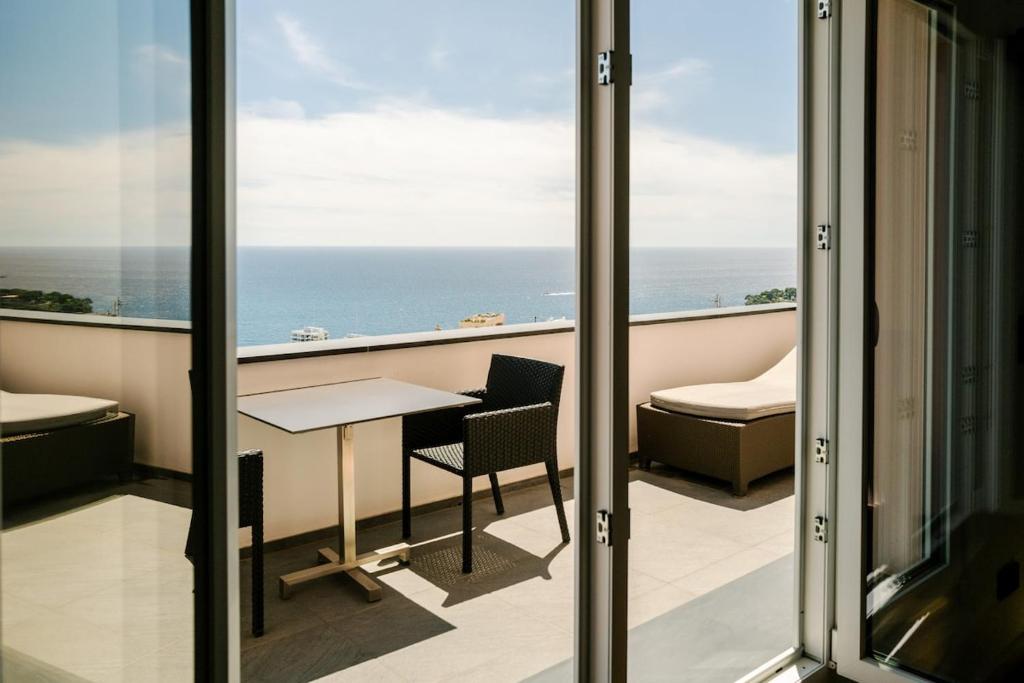 Sea View Apartment - 1