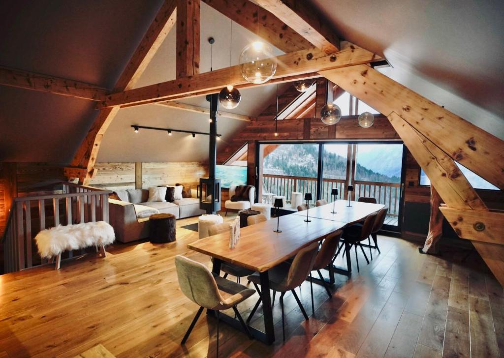 Moontain Lodge - 1