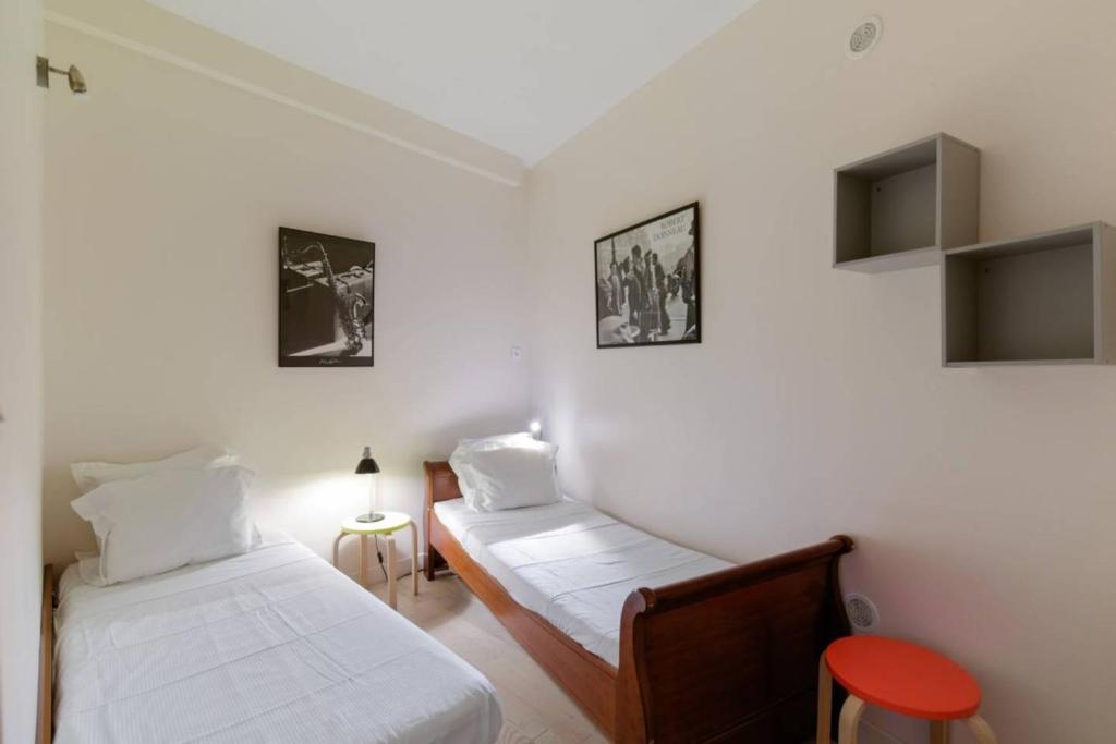 Charming 2 Bedroom Apartment in the Heart of Paris - 4