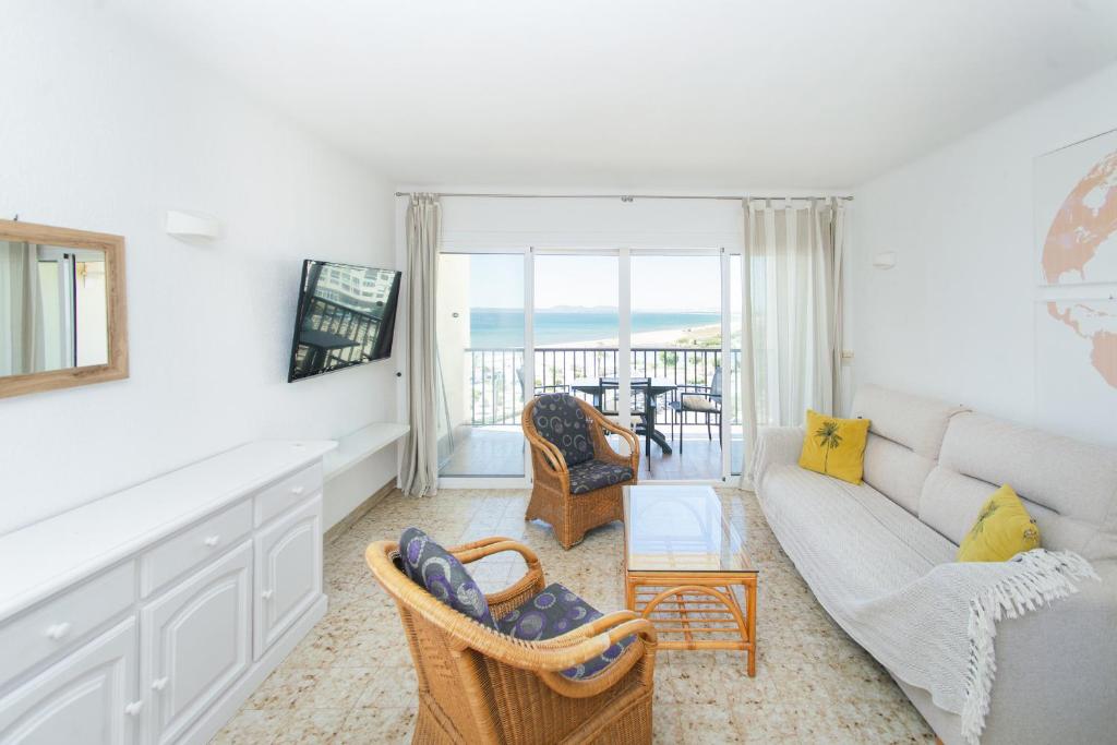 WELCS APARTAMENTO 403 EMP con vistas al mar - 1