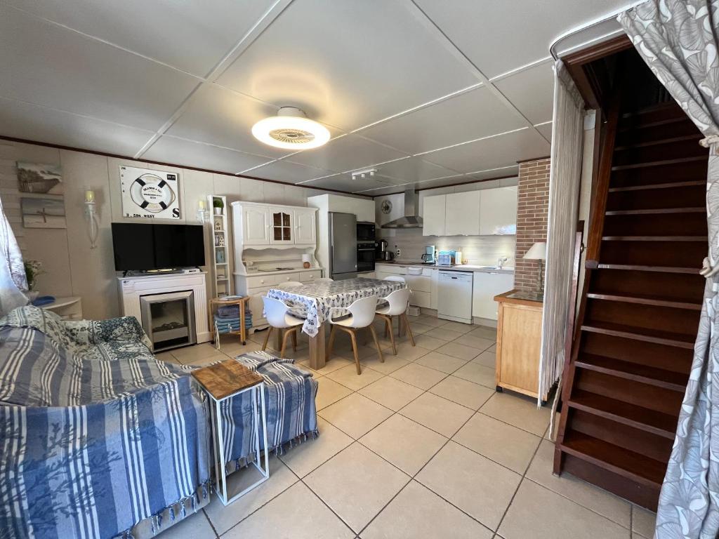 Domaine de vacances à 600m de la plage, belle villa climatisée 3 chambres, 5 couchages terrasse WIFI, accès payant pour les animations et piscines LRPDSE3 - 5