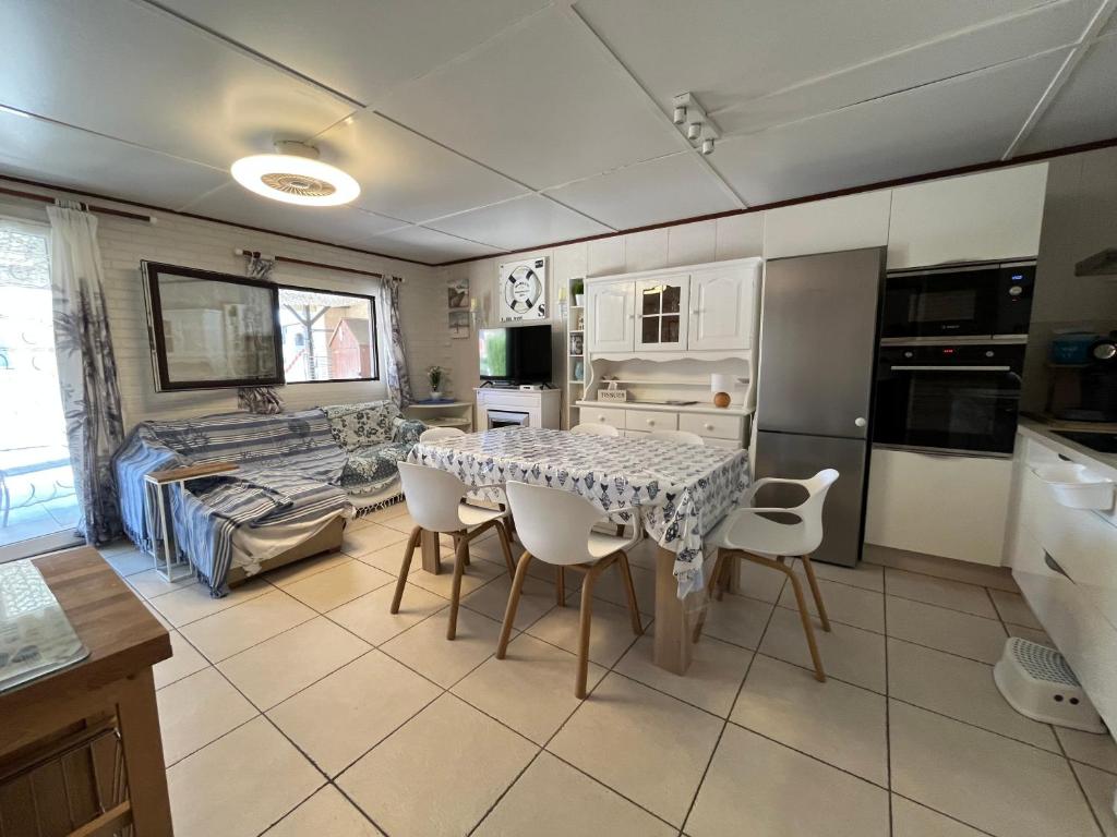 Domaine de vacances à 600m de la plage, belle villa climatisée 3 chambres, 5 couchages terrasse WIFI, accès payant pour les animations et piscines LRPDSE3 - 4