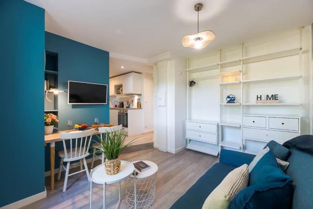 Studio face INSA Villeurbanne, WiFi, bureau dédié, garage, tram T1 - 5