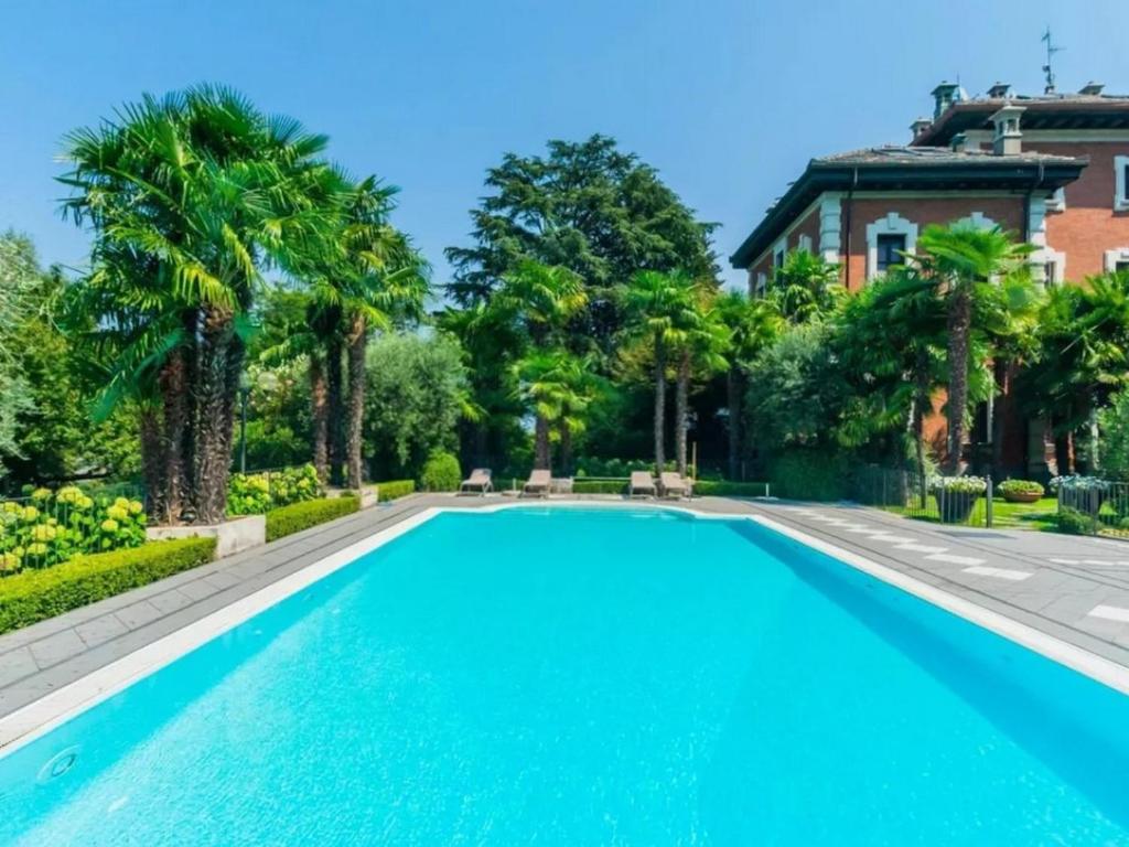 Exclusive Lake Como Penthouse with Pool & Stunning Views - 3