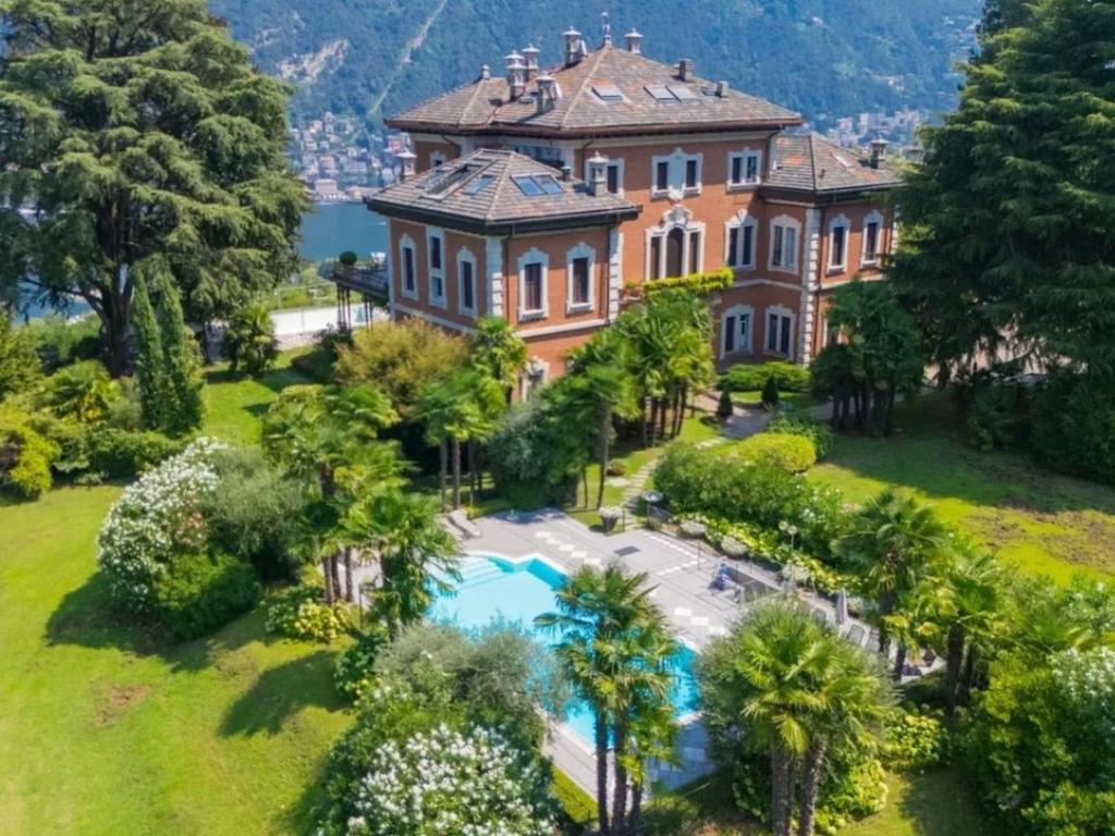 Exclusive Lake Como Penthouse with Pool & Stunning Views - 1