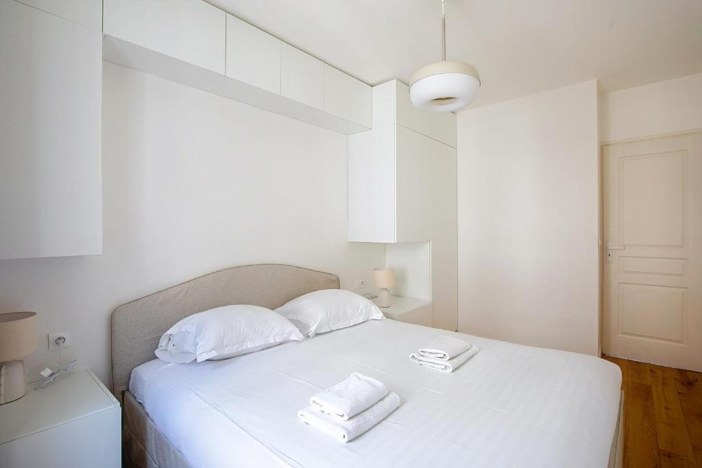 GuestReady - Sunlit Elegance with the Eiffel view - 5