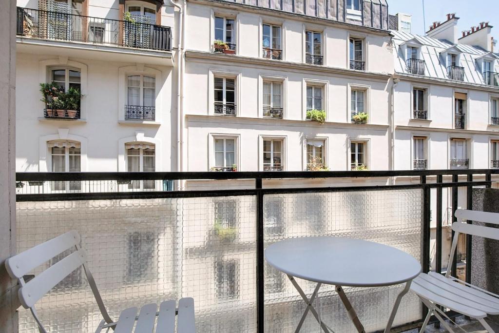 GuestReady - Sunlit Elegance with the Eiffel view - 2