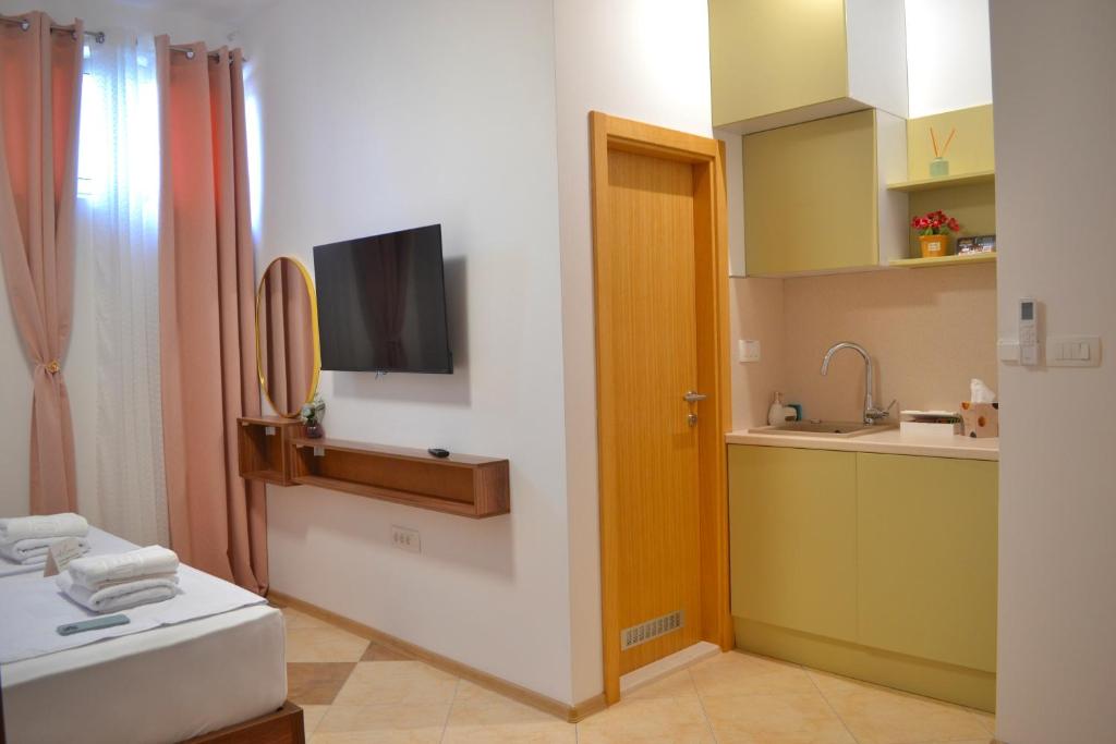 Apartments and rooms SMILE - 5