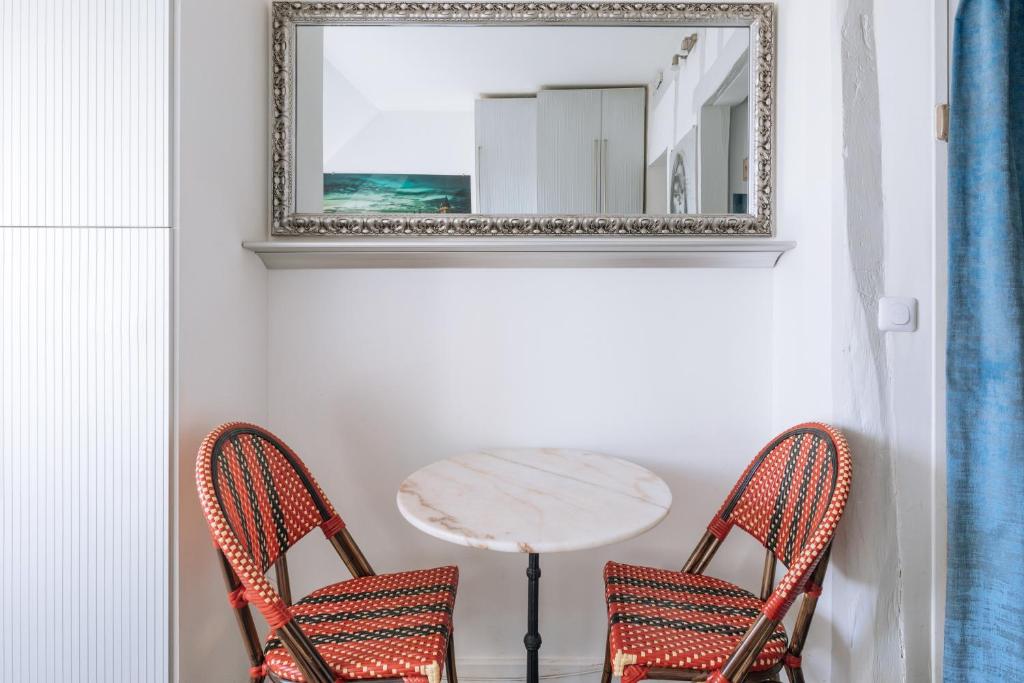 Very Central Studio Apartment for 2 in Paris - 4