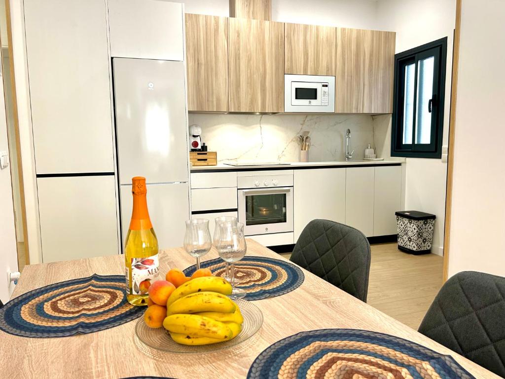 Stylish 2-bedroom beachside apartment - 3