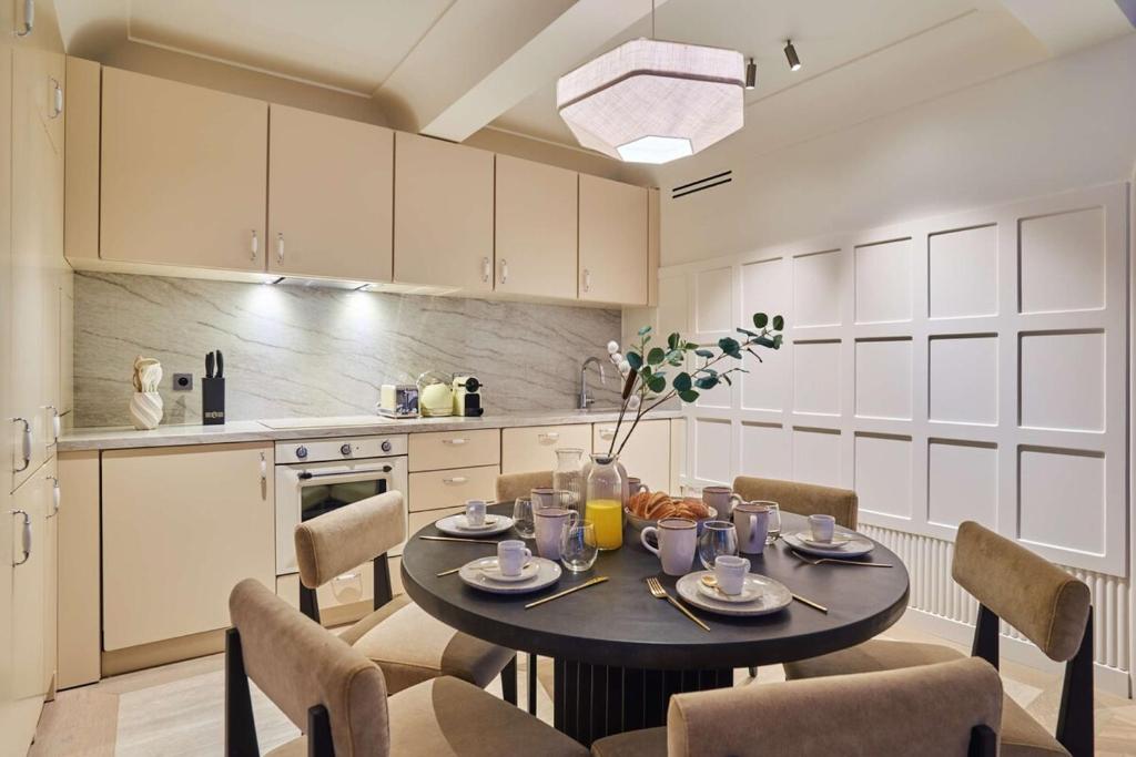 Sublime AC Apartment - 1
