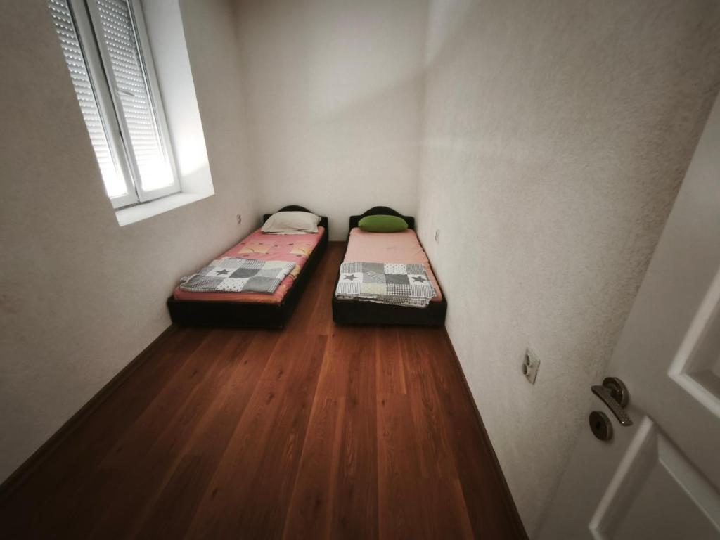Spacious City Center Apartment for 6 - Steps from Hilton & Republic Square - 2