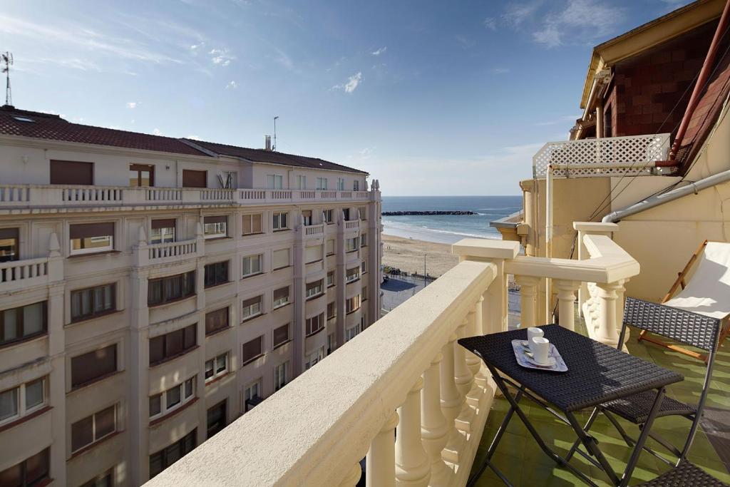 Jai Alai Beach by FeelFreeRentals - 2
