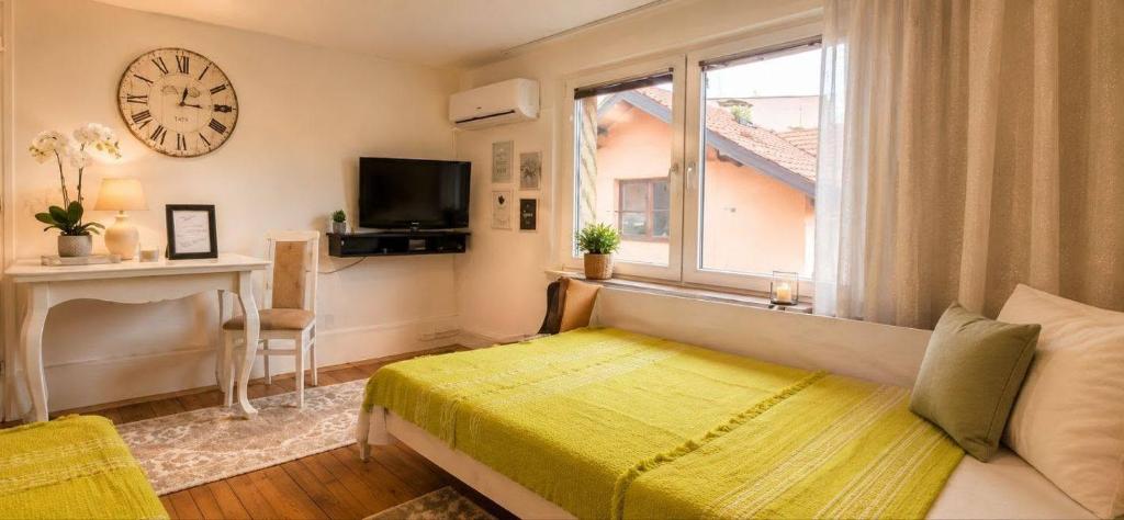 LA Apartment - 2