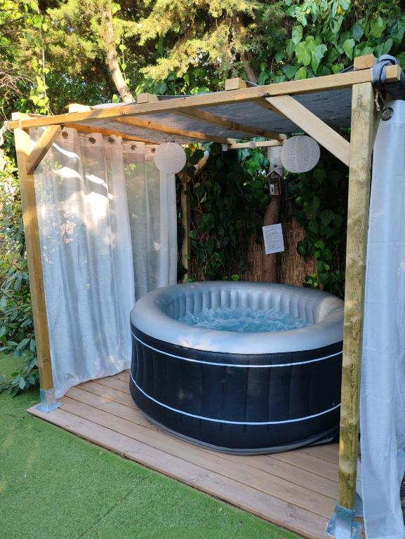 Joli studio climatisé avec jacuzzi privé et entrée indépendante - 2