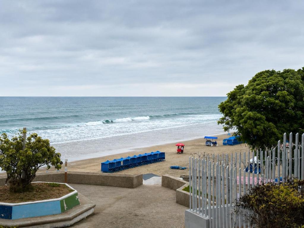 Suite steps from Playa Murciélago In front of the mall - 3