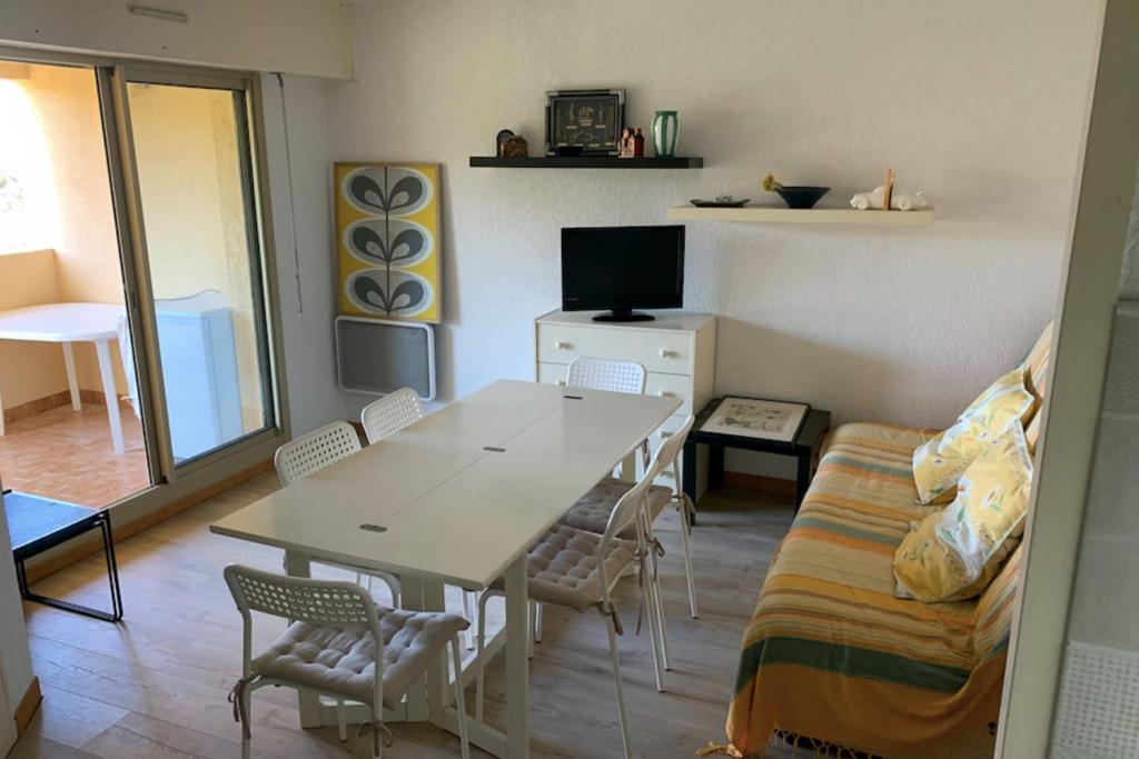 Apartment With Sea View - 2
