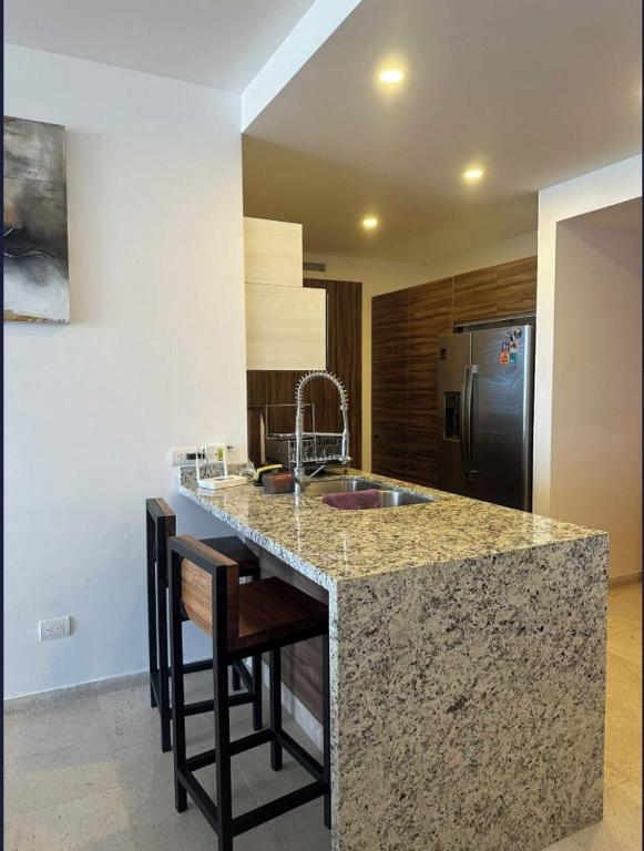 Beautiful 2-Bedroom Apartment with Arch & Ocean Views - 3