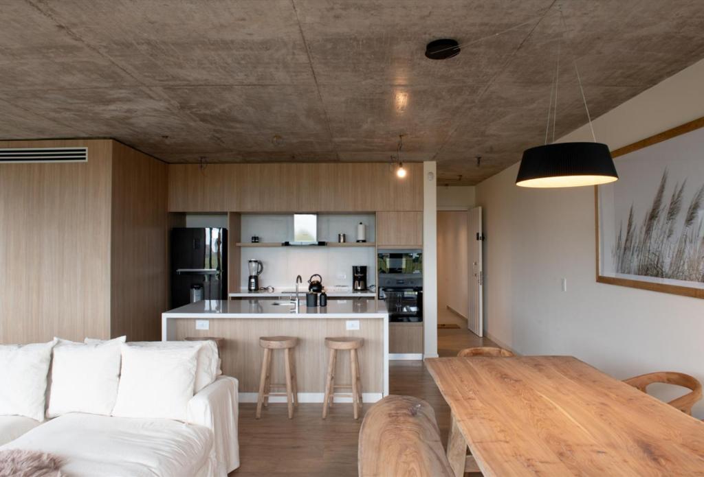 Depto Mar - Depto a una cuadra de Luna Roja, Chapa con parrilla y terraza para 6 PAX - Hola Sur - 2