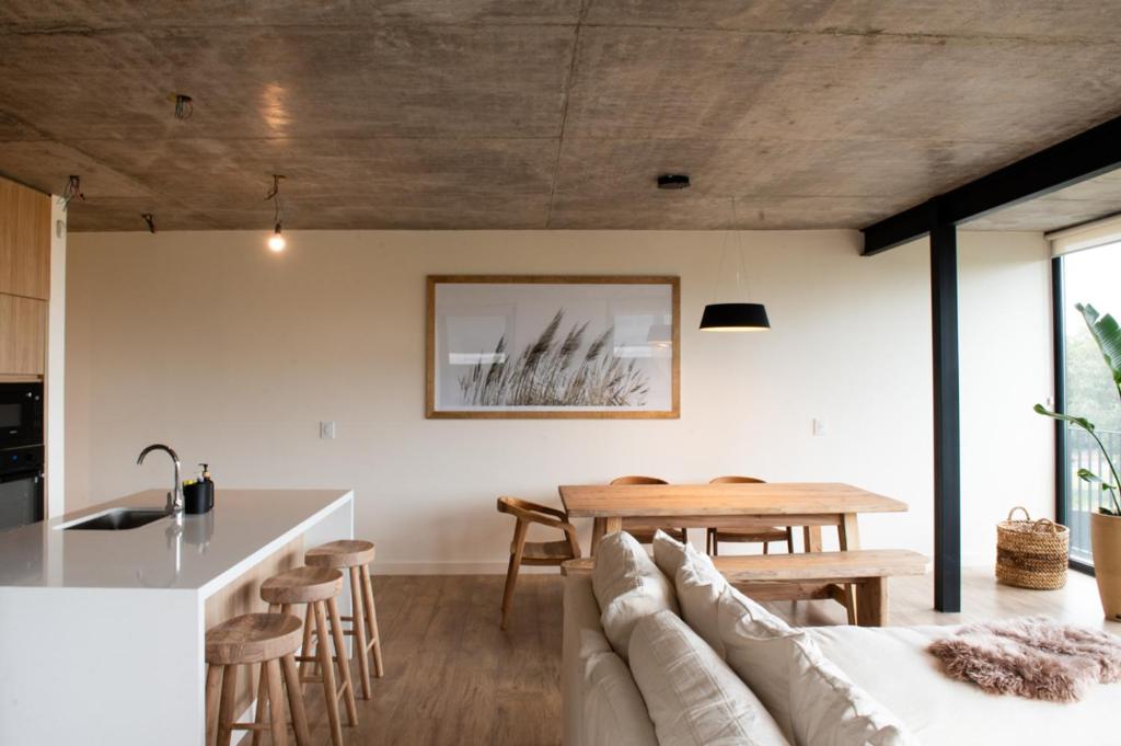 Depto Mar - Depto a una cuadra de Luna Roja, Chapa con parrilla y terraza para 6 PAX - Hola Sur - 5