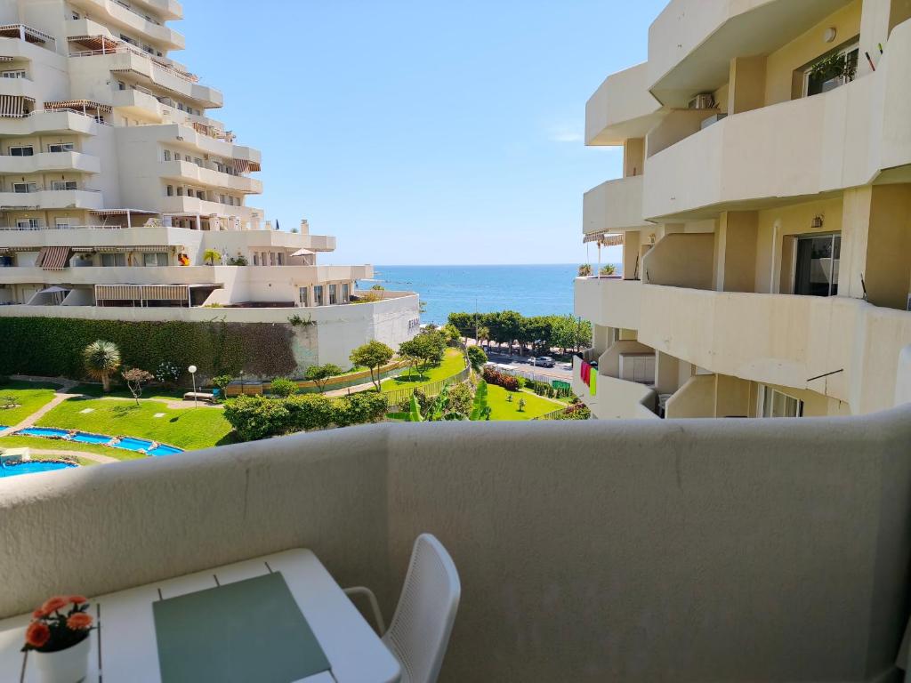 EL ESTUDIO DE LA PLAYA BENALBEACH Vistas al Mar - 4