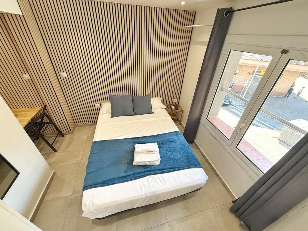 Suites nuevas con baño privado frente al metro st MWC Barcelona-FIRA - 3