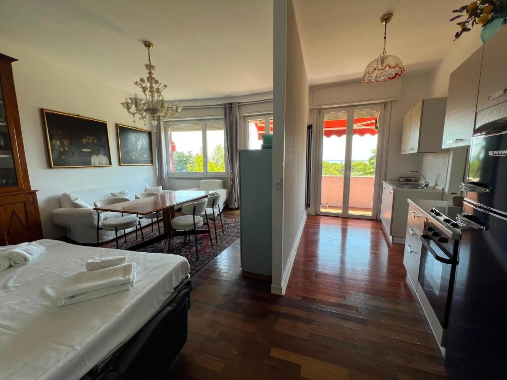 Attico -Skyline- Desenzano - Vista Lago e Piscina - 1
