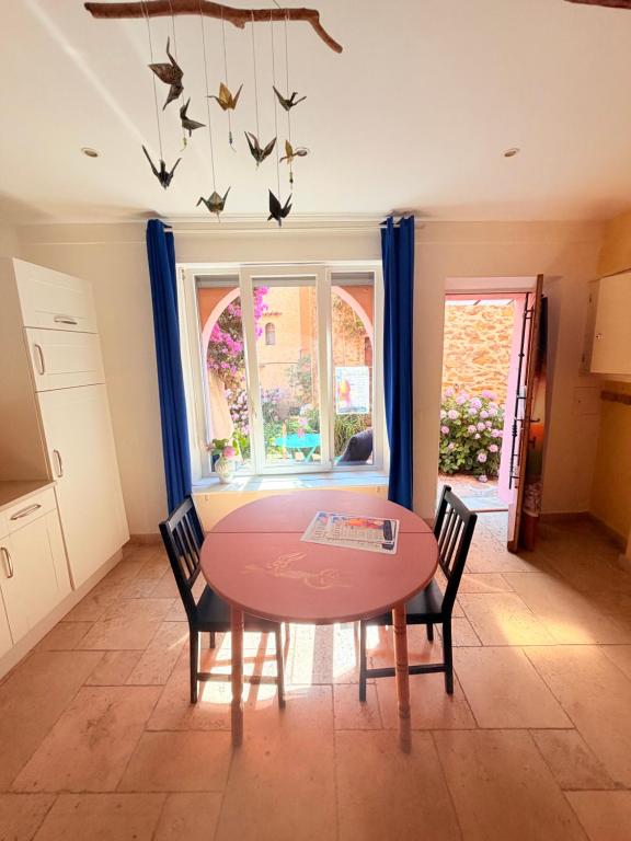 Bormes center 75 m2 artistic stay 2 to 4 people - 3