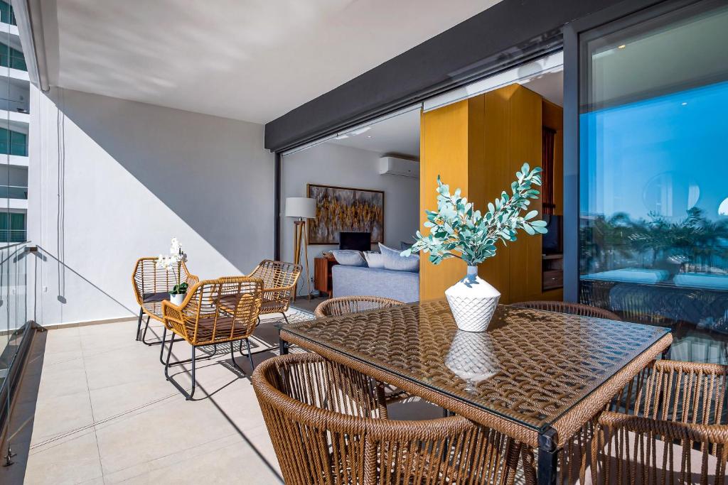 Aria Ocean Condo, 1BR/1BA, Nuevo Vallarta—oceanfront pool, WiFi - 4