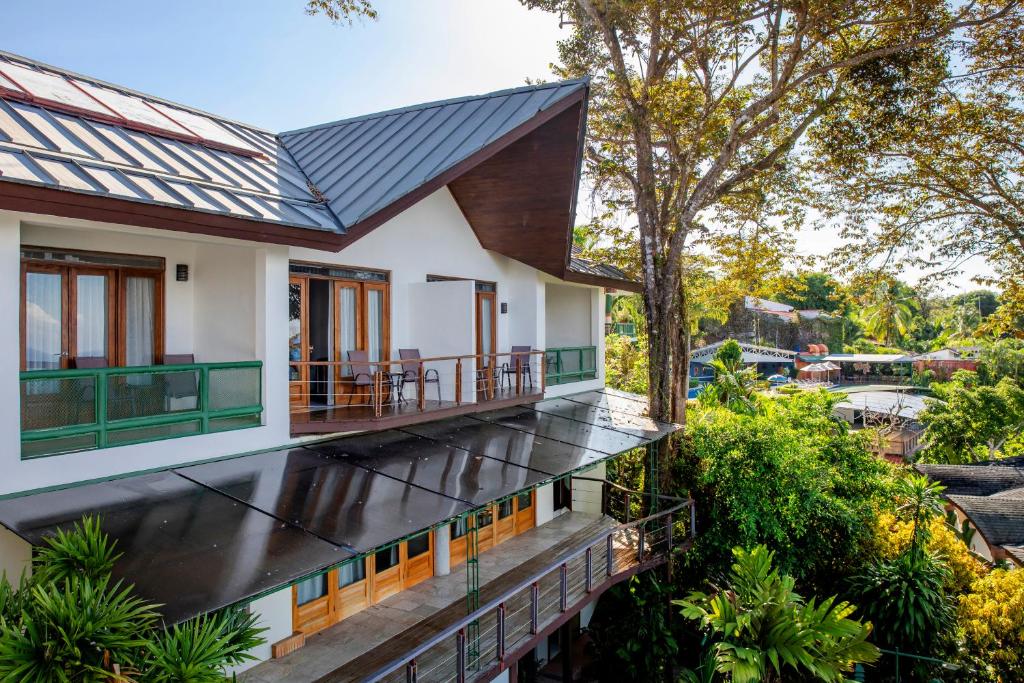 Si Como No Resort & Wildlife Refuge