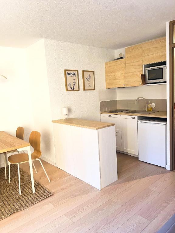 Studio Les Orres 1650 - 4 pers, près des pistes et du centre - Balcon avec vue - 3