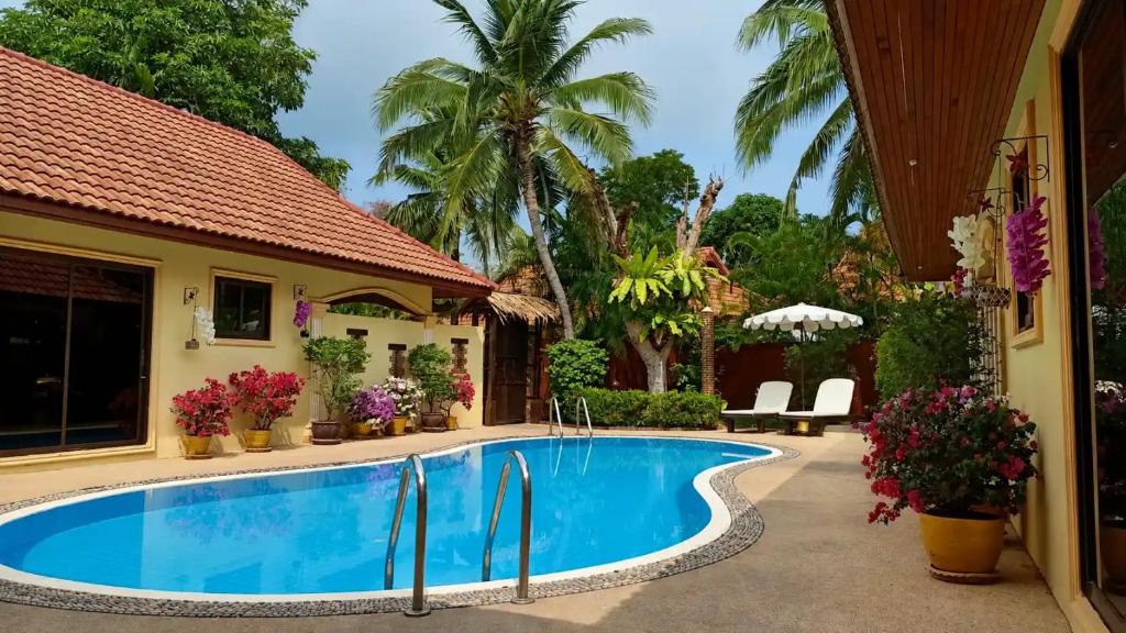 Swimming pool