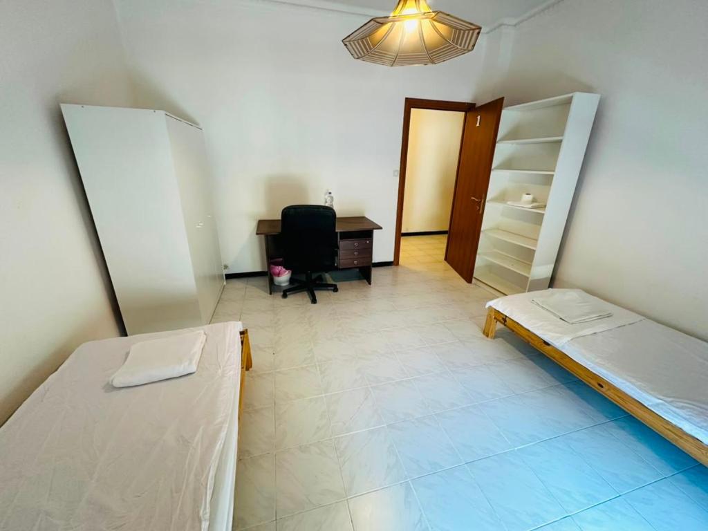 room 2 - 5