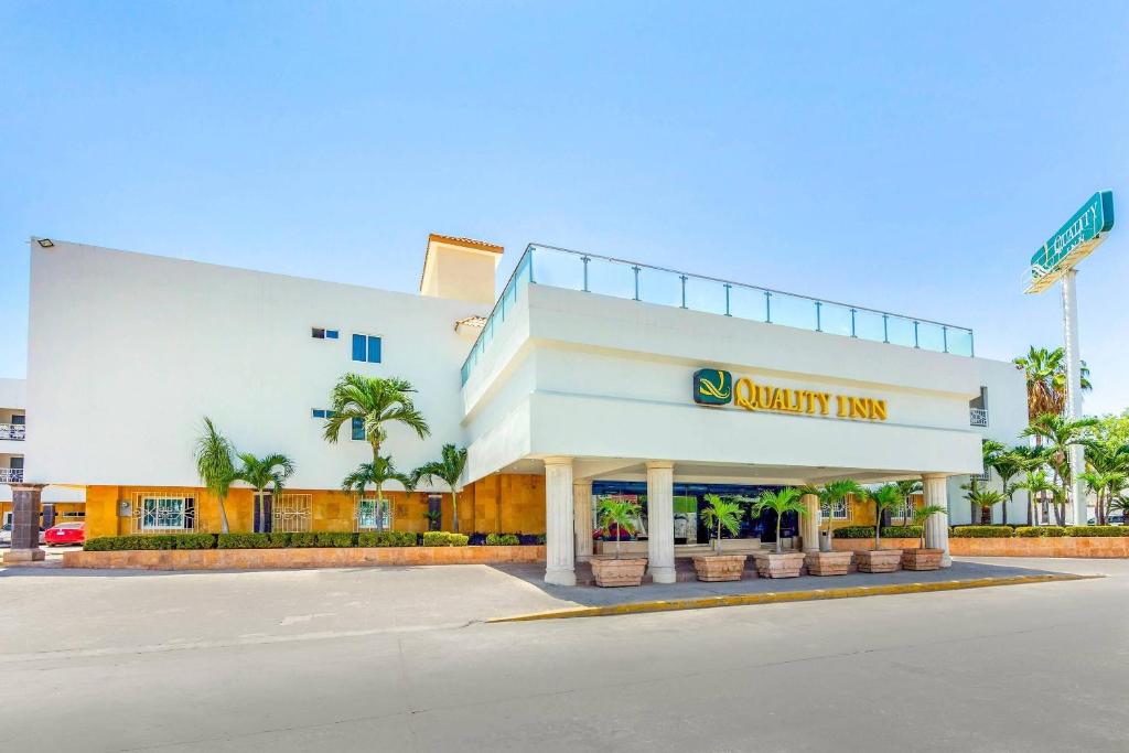 Quality Inn Mazatlan - 1
