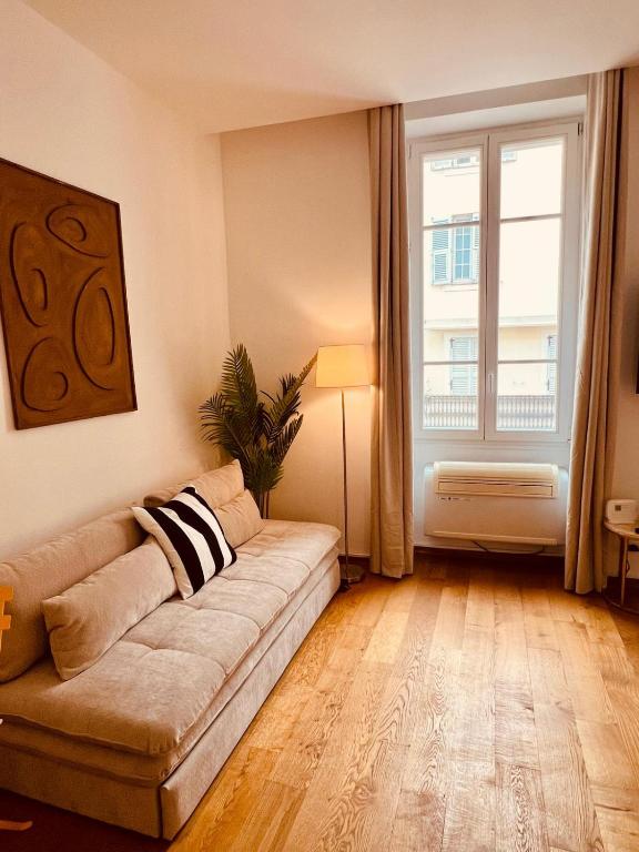 32m2 face Majestic - 50m palais & plages - 1