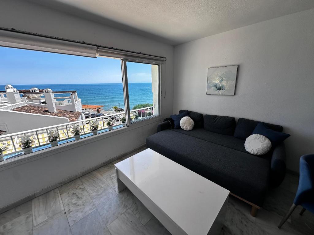 UrbanChicMalaga Sea View All Year Pool 10m from Beach and Shops in Torremuelle - 4