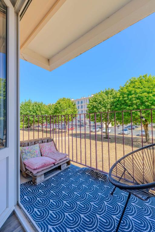 90m Apartment - Sleeps 6 - Balcony - Free Parking - Walk to City Centre - 5