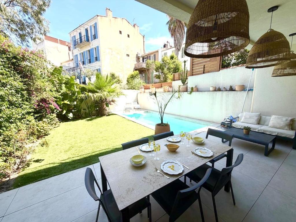 Designer Villa Pool Garden & Private Parking - 2