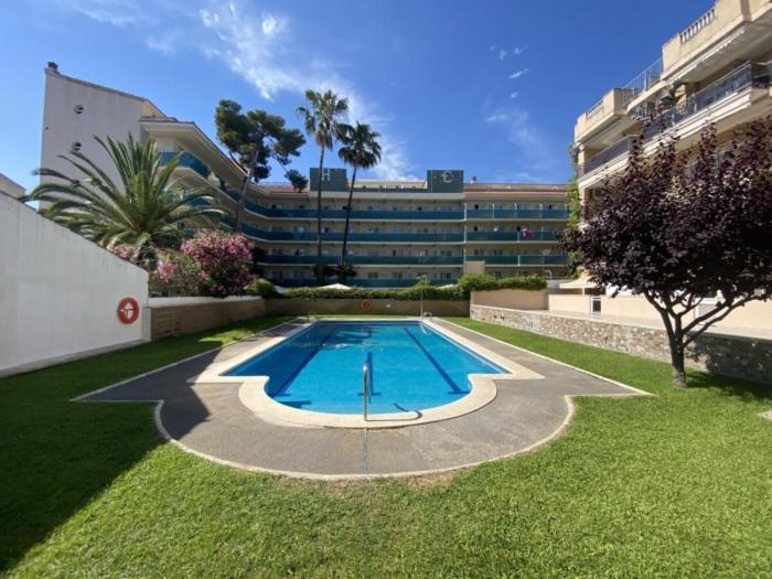 R128 Apartamento con piscina + parking - 4