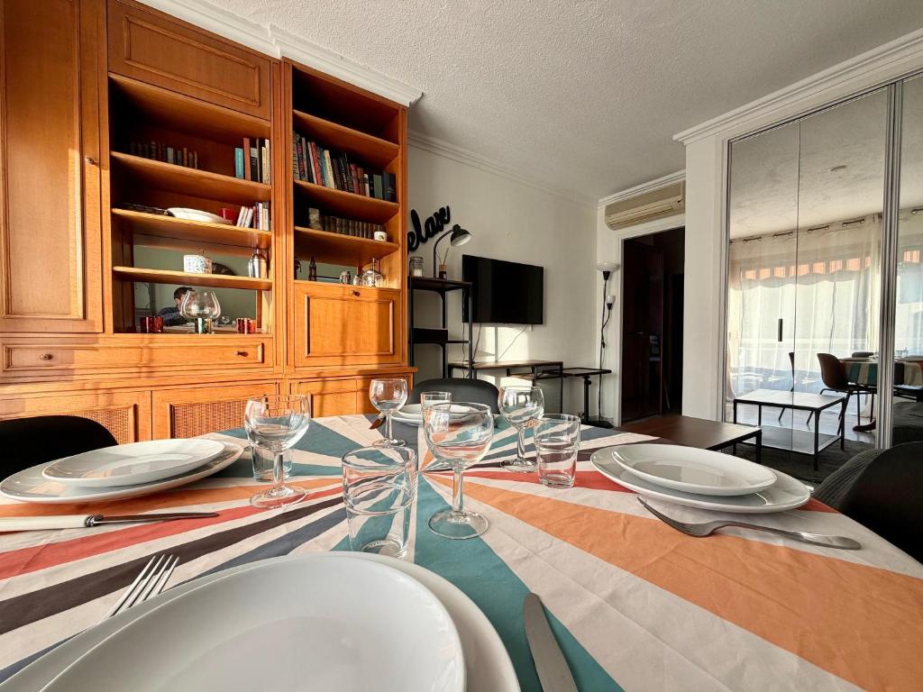 Charming quiet 2-room apartment, Top floor Private parking - 2
