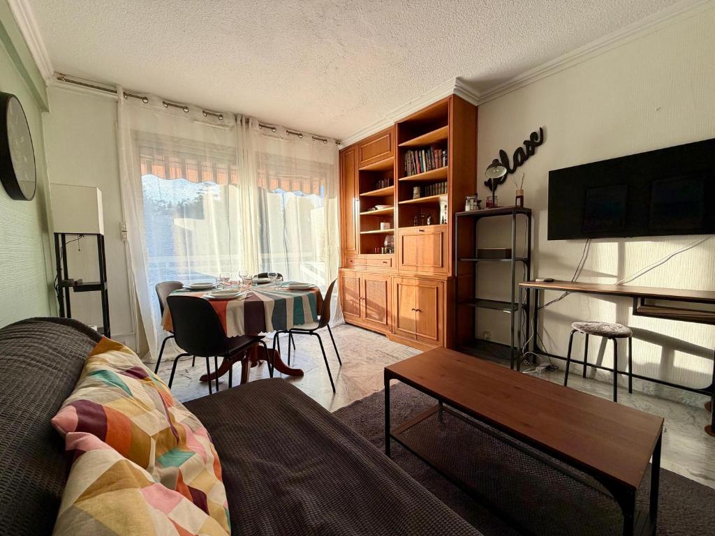 Charming quiet 2-room apartment, Top floor Private parking - 3