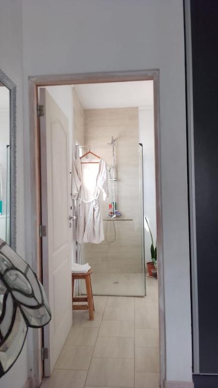 Dormitorio baño privado y cochera Salta - 3