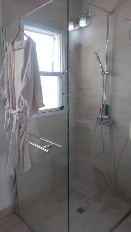 Dormitorio baño privado y cochera Salta - 2