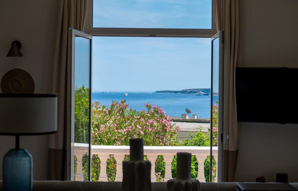 Luxury Panoramic Sea View - 5